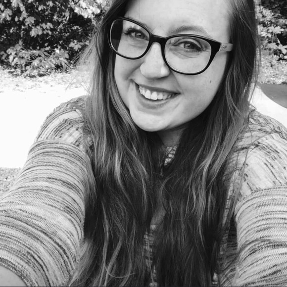 Meet Your Posher - Picture 5 of 5